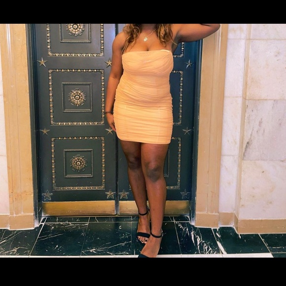 Nude short dress for 20$ - Picture 2 of 2